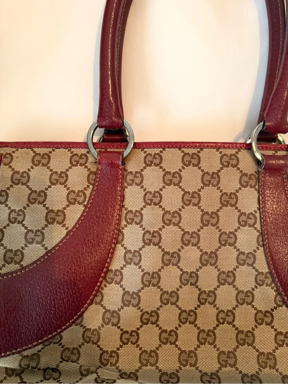 Gucci Beige GG Canvas Shoulder Bag with Burgundy Leather Trim Authentic